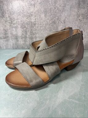 Miz Mooz Candace Gray Leather Strappy Low Block Heel Sandals Size 8.5